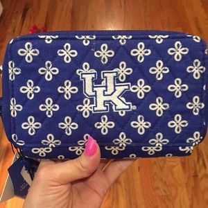 Vera Bradley, comes with shoulder strap